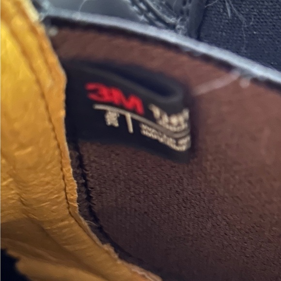 Ladies black Aquatherm winter boots sized 7. - Picture 4 of 8